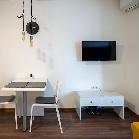 Bright Studio In The City Center Sofia Exteriör bild