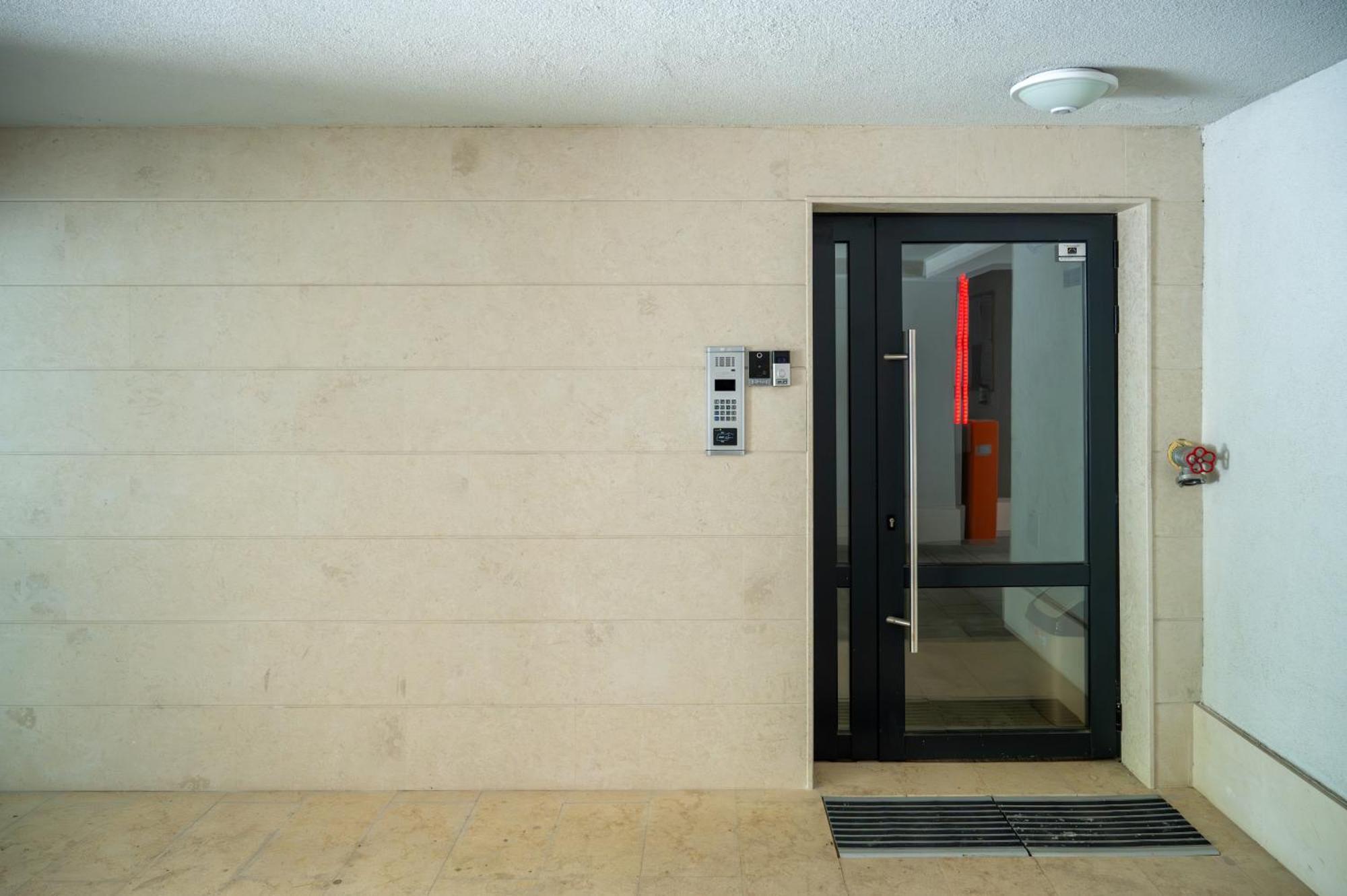 Bright Studio In The City Center Sofia Exteriör bild