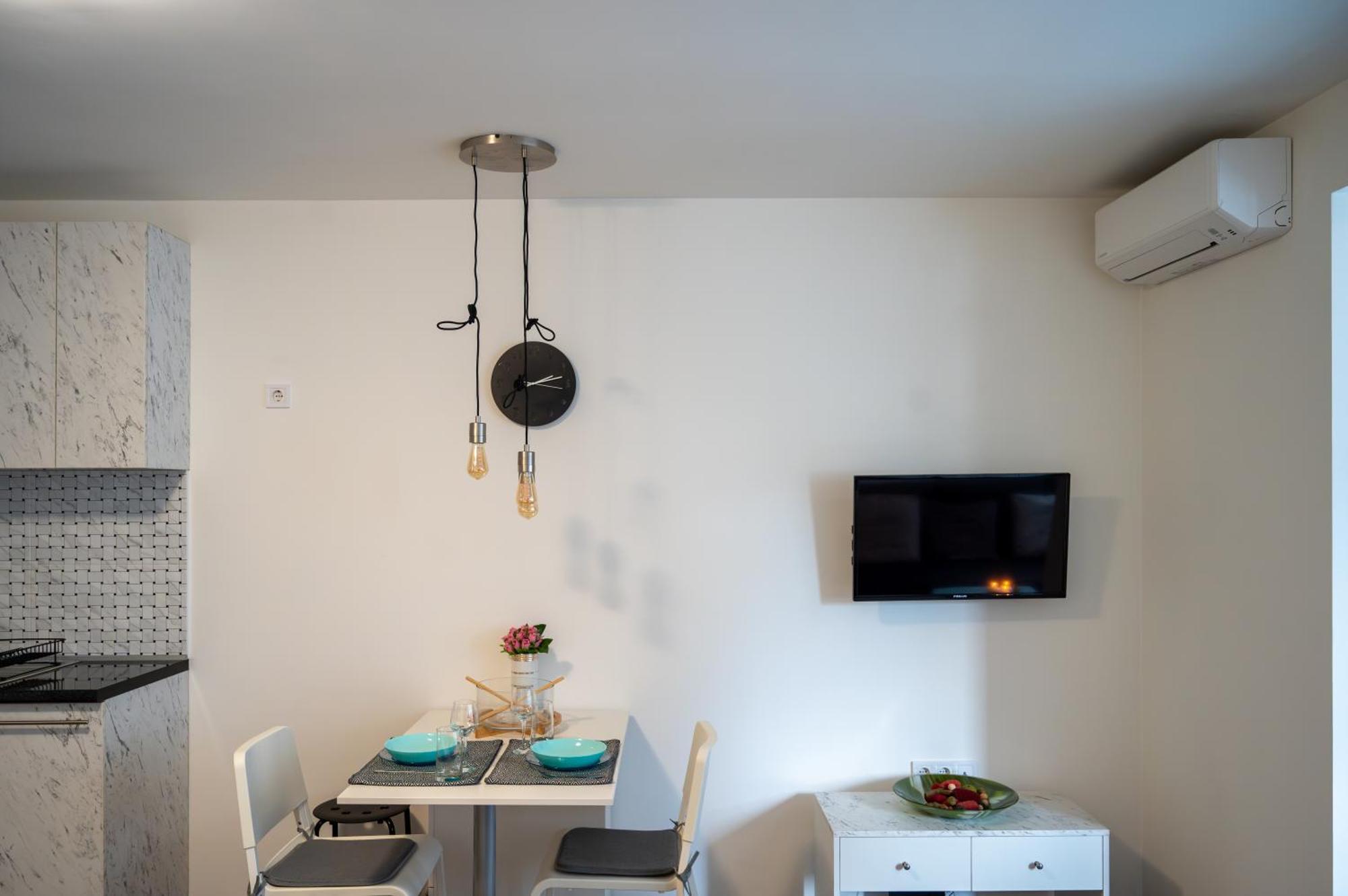 Bright Studio In The City Center Sofia Exteriör bild