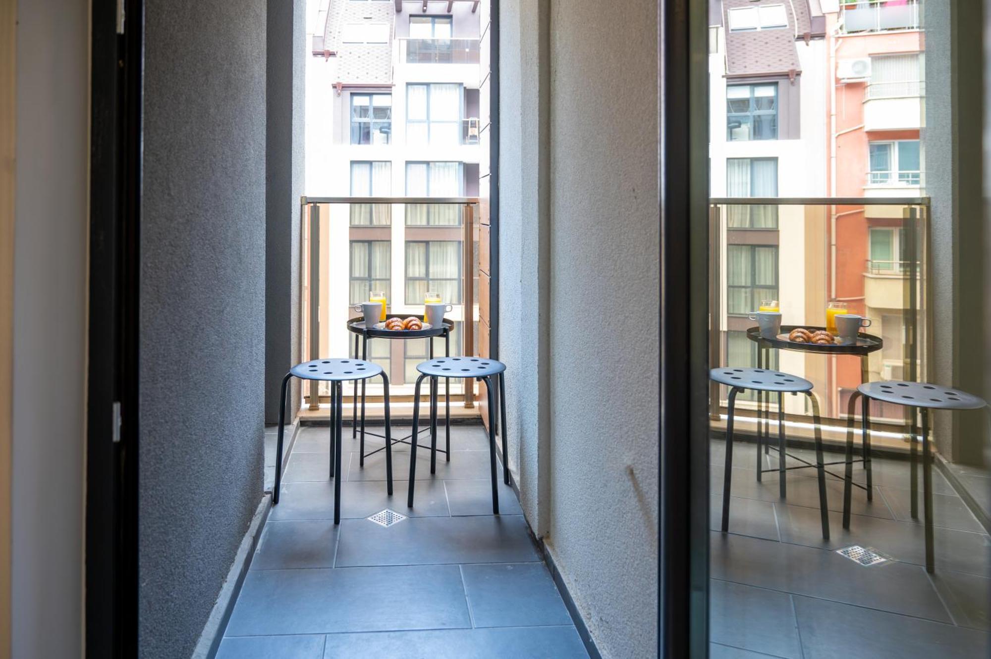Bright Studio In The City Center Sofia Exteriör bild